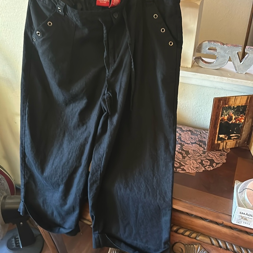 Contact New York capri pants with  grommets at pocket and on loops